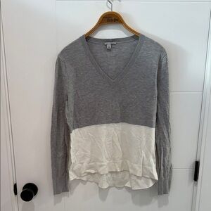 Halogen Gray and White V-Neck Colorblock Sweater size small